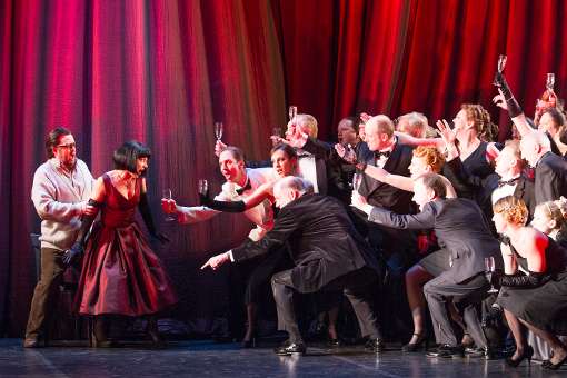 Ben Johnson (Alfredo) and Corinne Winters &copy; Tristram Kenton | ENO
