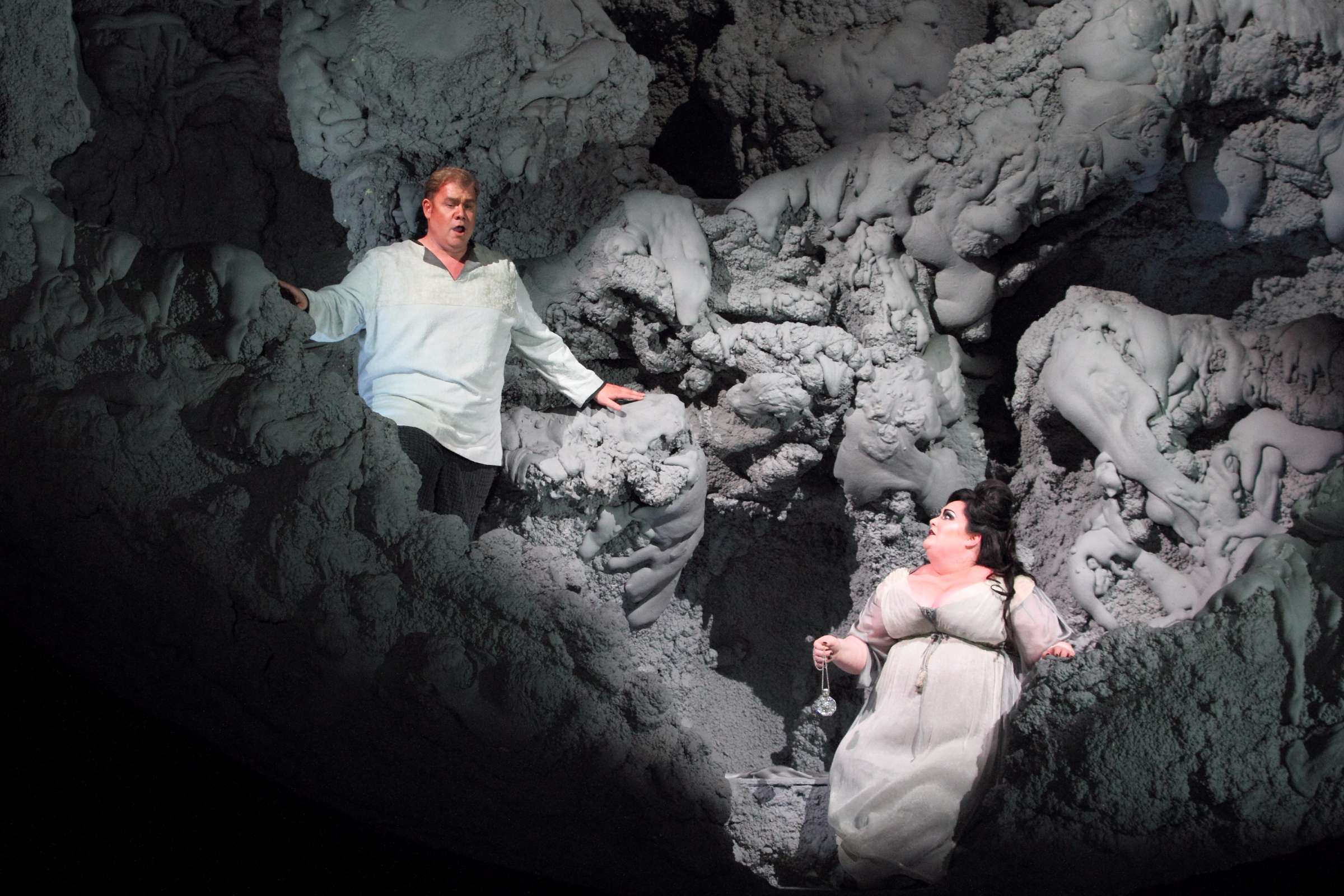 Stuart Skelton (Tristan) and Heidi Melton (Isolde) at ENO © Catherine Ashmore