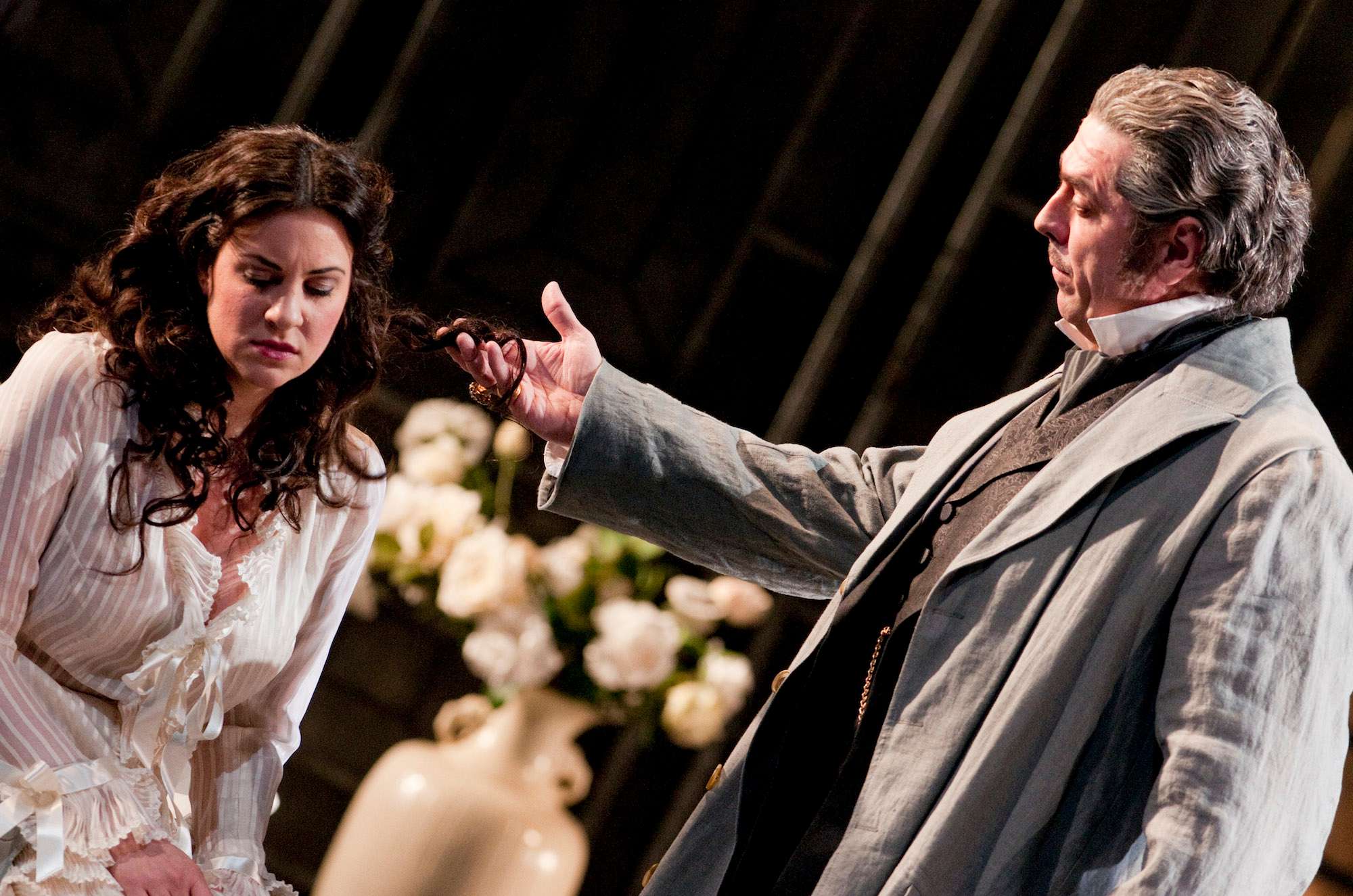 Joyce El-Khoury (Violetta) and Jason Howard (Germont) at WNO &copy; Roger Donovan