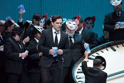 Michael Fabiano (Alfredo) and Chorus © Marty Sohl | Metropolitan Opera