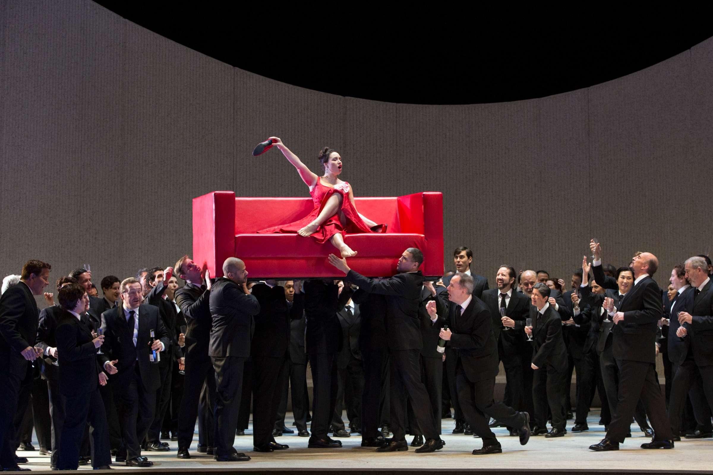 Sonya Yoncheva (Violetta) and Chorus © Marty Sohl | Metropolitan Opera