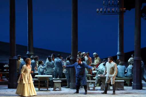 Maria José Siri (Manon Lescaut), Gregory Kunde (Des Grieux) and Francesco Marsiglia (Edmondo) © Ramella & Giannese | Teatro Regio di Torino
