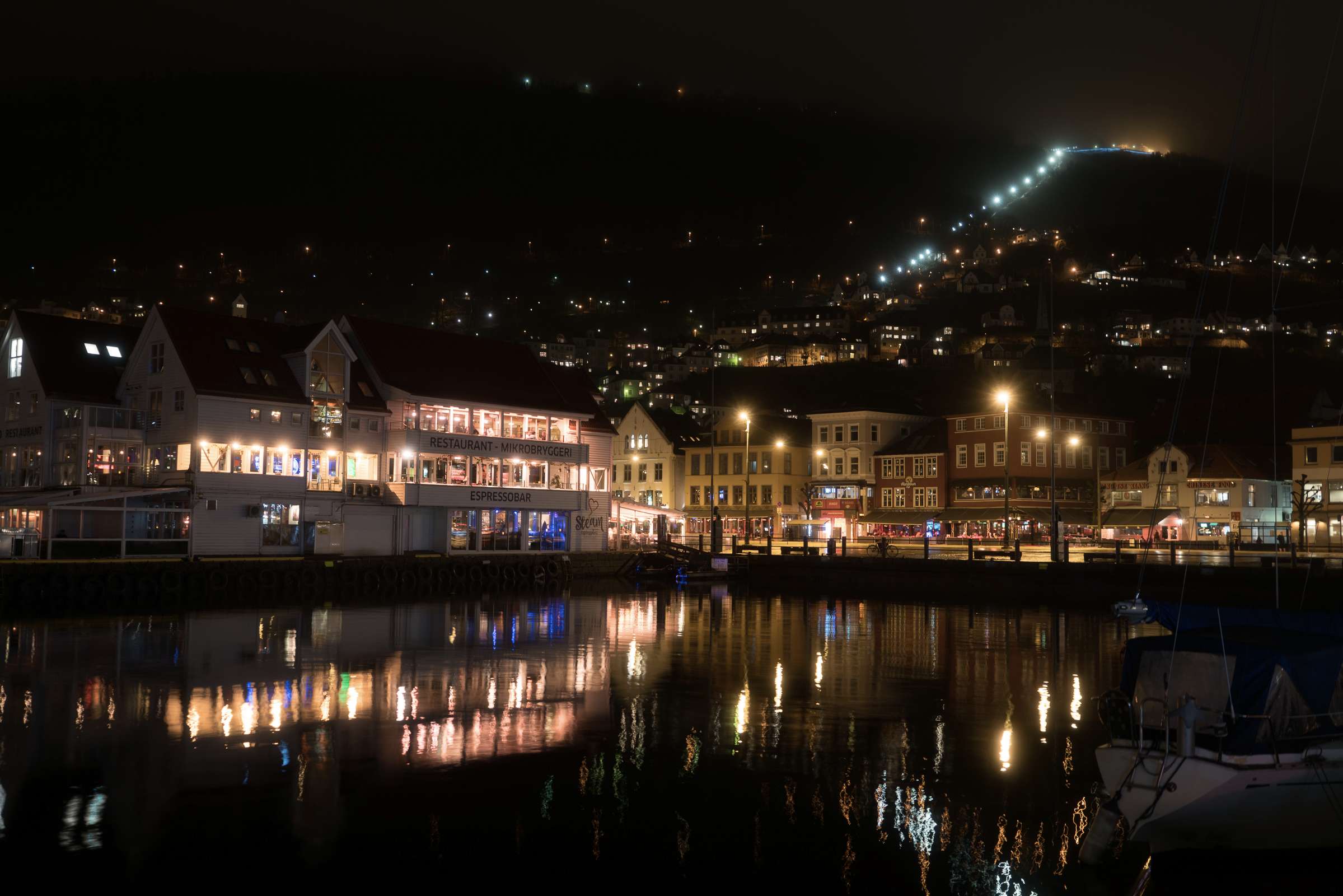 Bergen at night &copy; David Karlin | Bachtrack Ltd