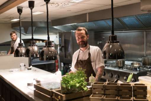 The open kitchen at Bare Vestland &copy; David Karlin | Bachtrack Ltd