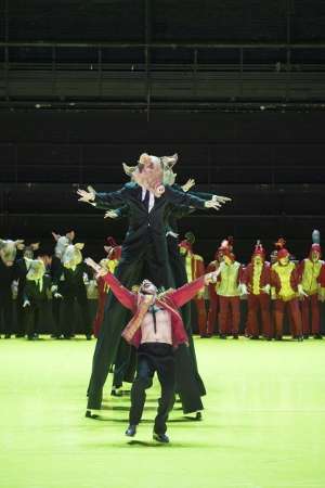<i>Sorochyntsy Fair</i> ensemble &copy; Monika Rittershaus