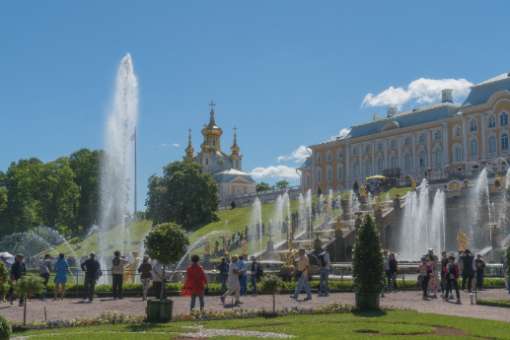 Fountains at Peter the Great's palace Peterhof &copy; David Karlin | Bachtrack Ltd