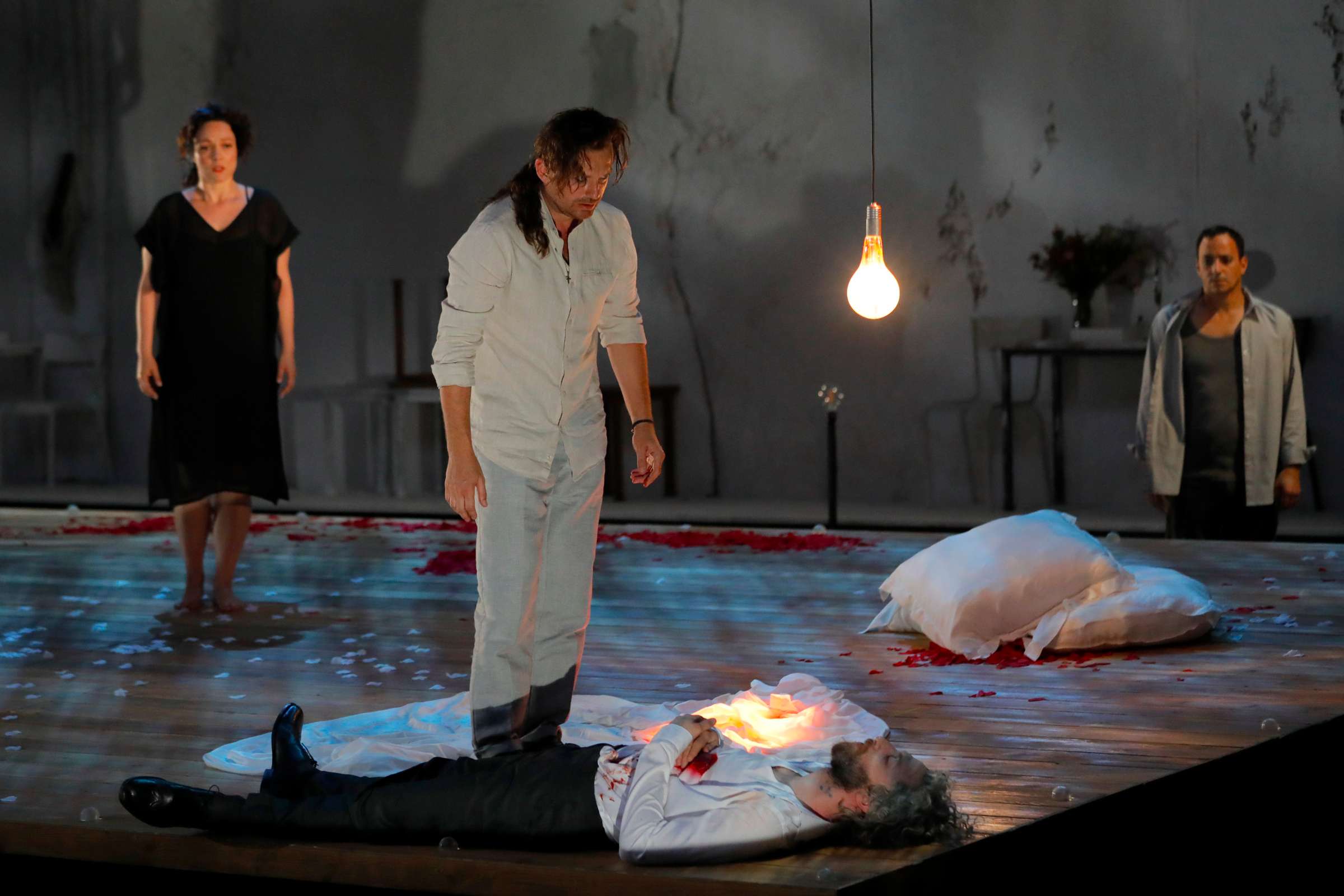 Eleanore Buratto (Donna Anna), Pavol Breslik (Don Ottavio) and David Leigh (The Commendatore) &copy; Pascal Victor | Artcompress