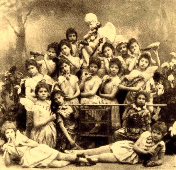 Students of the Imperial Ballet School (St Petersburg) in Petipa's <i>Fairy Tale</i> , 1891 &copy; Wikicommons