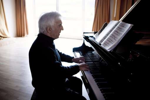 Vladimir Ashkenazy &copy; Benjamin Ealovega | Decca