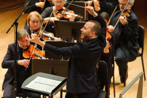 Yannick N&eacute;zet-S&eacute;guin conducting the OM &copy; Fran&ccedil;ois Goupil