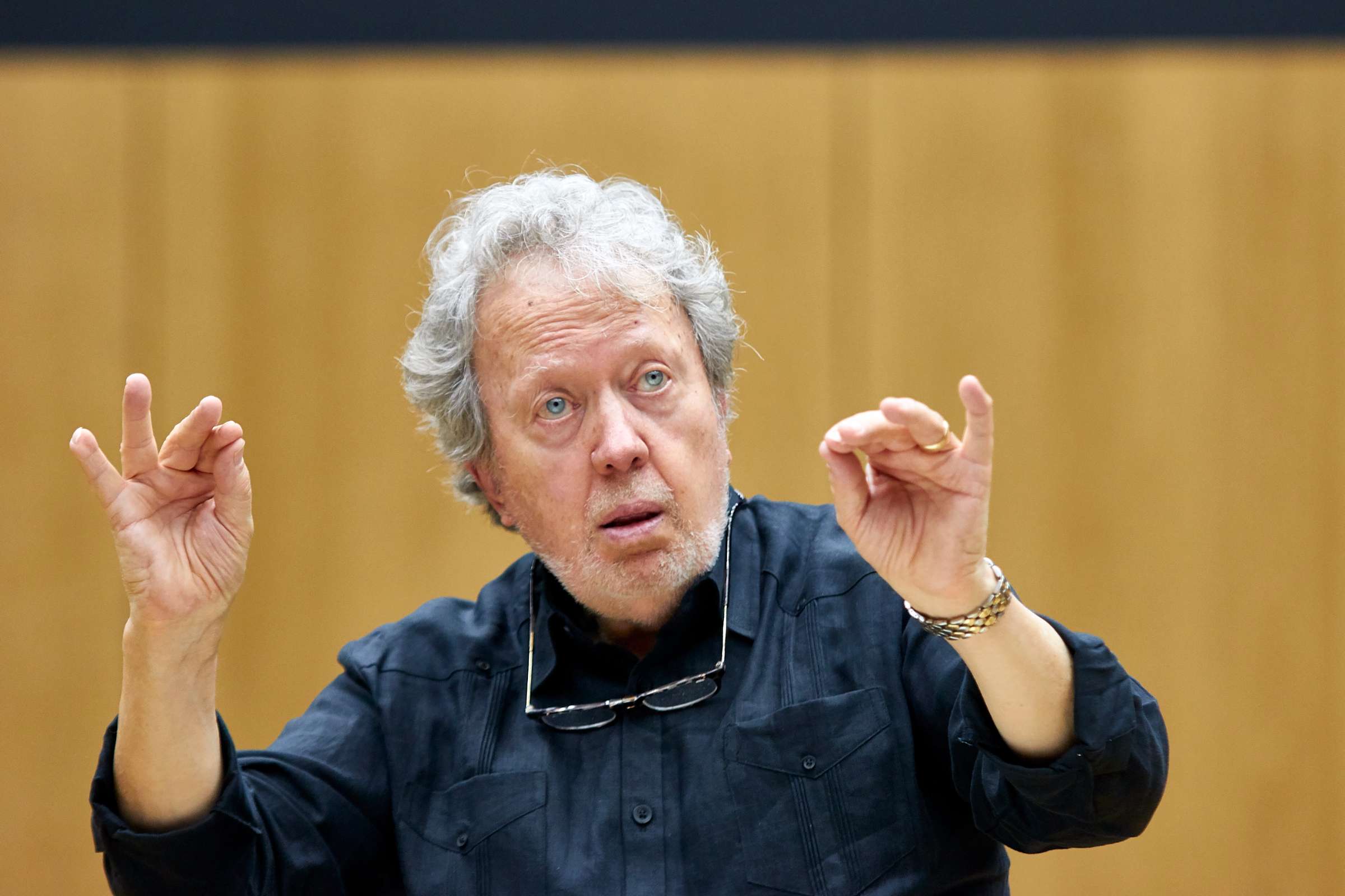 John Nelson rehearsing <i>Les Troyens</i> &copy; Gregory Massat