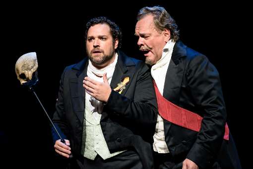 Bryan Hymel (Henri) and Michael Volle (Montfort) in <i>Les V&ecirc;pres siciliennes</i> &copy; ROH | Bill Cooper