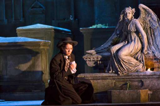 Lisette Oropesa (Lucia) en <i>Lucia di Lammermoor</i> &copy; ROH | Stephen Cummiskey