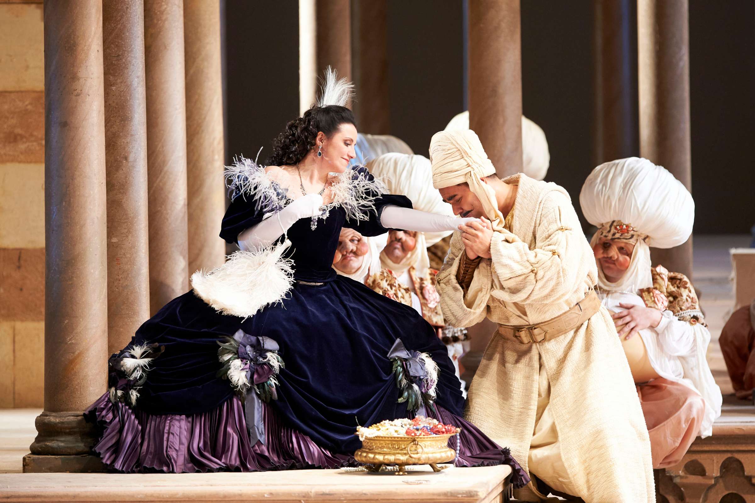 Anna Bonitatibus (Isabella) in <i>L'italiana in Algeri</i> &copy; Michael Pöhn | Wiener Staatsoper