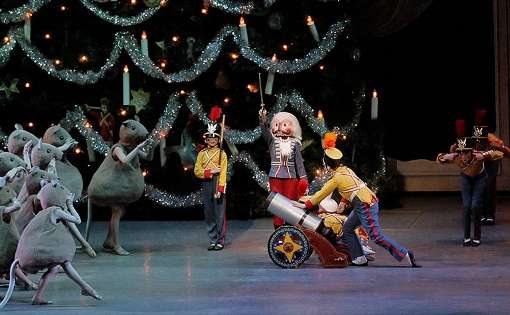 Balanchines <i>Nussknacker</i> &copy; Paul Kolnik | New York City Ballet