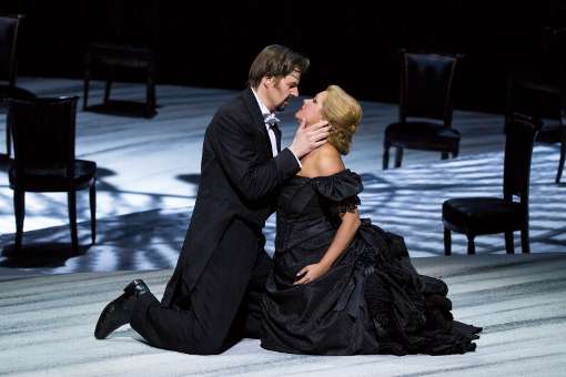 Peter Mattei (Onegin) and Anna Netrebko (Tatyana) &copy; Guergana Damianova | Op&eacute;ra National de Paris