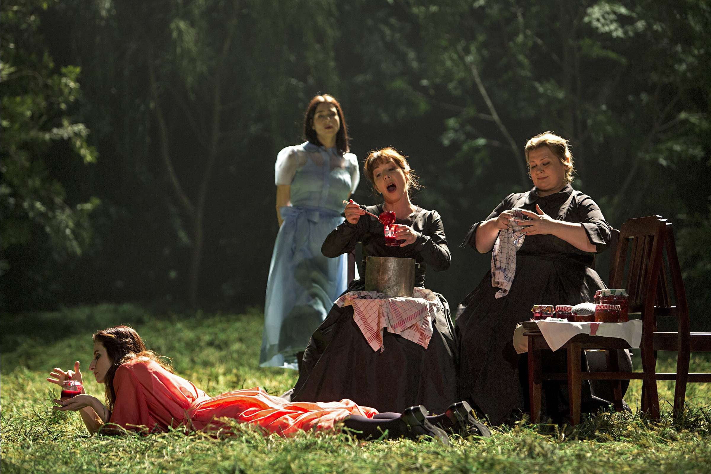 Karolina Gumos (Olga), Asmik Grigorian, Christiane Oertel (Larina) Margarita Nekrasova (Filippyevna) &copy; Iko Freese | drama-berlin.de (2016)