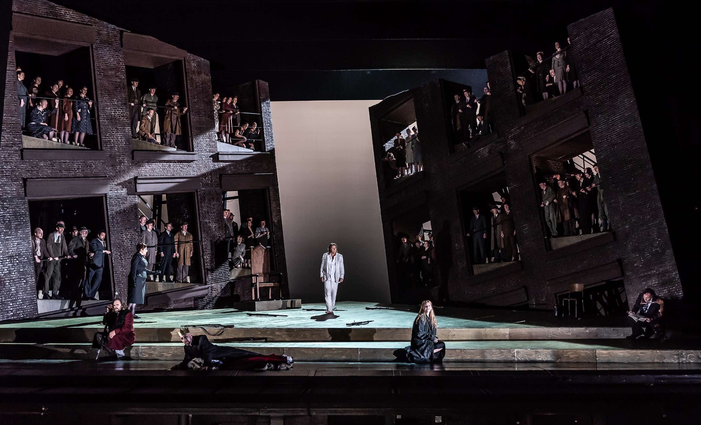 David Alden's <i>Lohengrin</i> &copy; ROH | Clive Barda