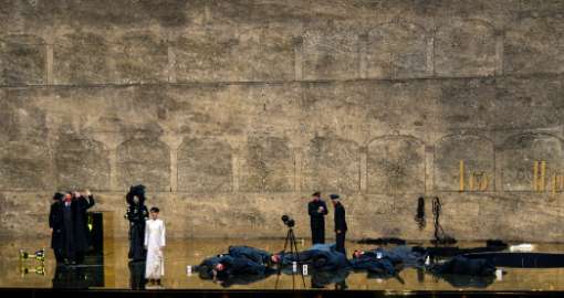 John Daszak (Herod), Anna Maria Chiuri (Herodias), Asmik Grigorian (Salome) und Ensemble &copy; Ruth Walz