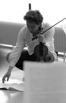David Grimal in rehearsal &copy; JB Gloriod