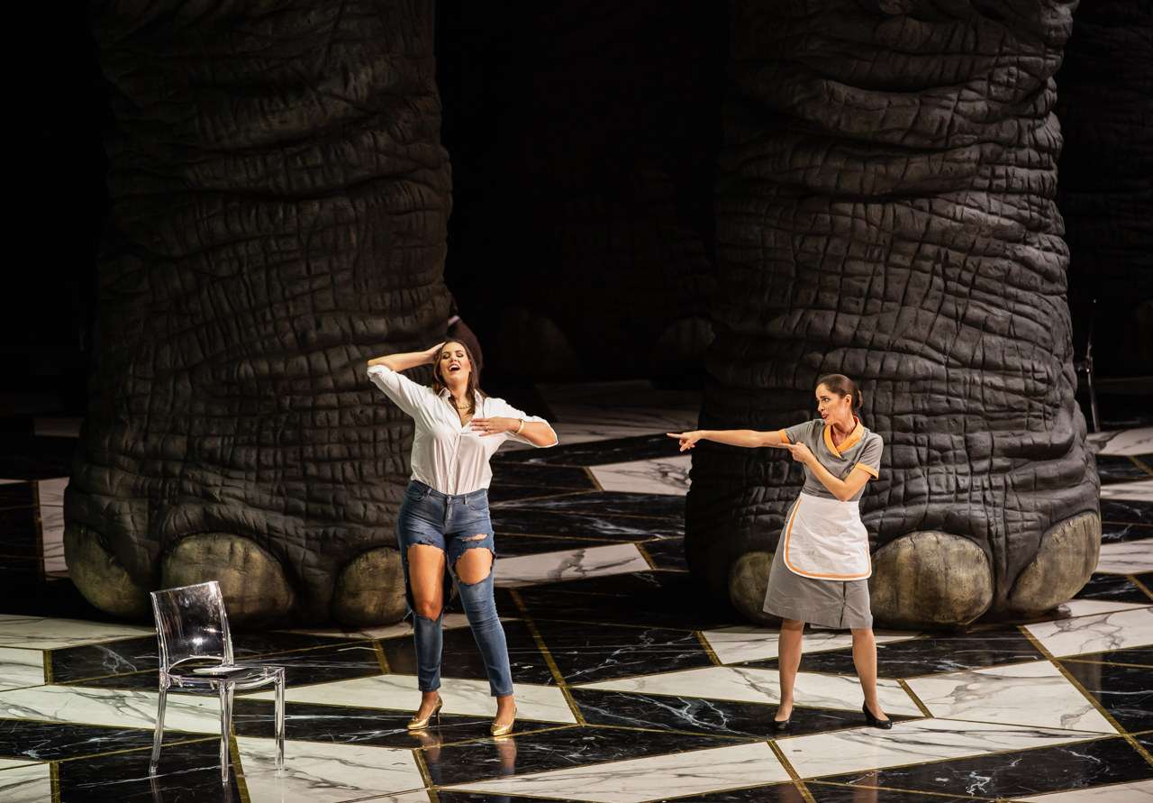 Federica Lombardi (Countess) and Elena Sancho Pereg (Susanna) &copy; Yasuko Kageyama | Opera di Roma