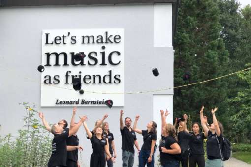 The Schleswig-Holstein Musik Festival Orchestra's students honour Bernstein, founder of the festival &copy; Schleswig-Holstein Musik Festival