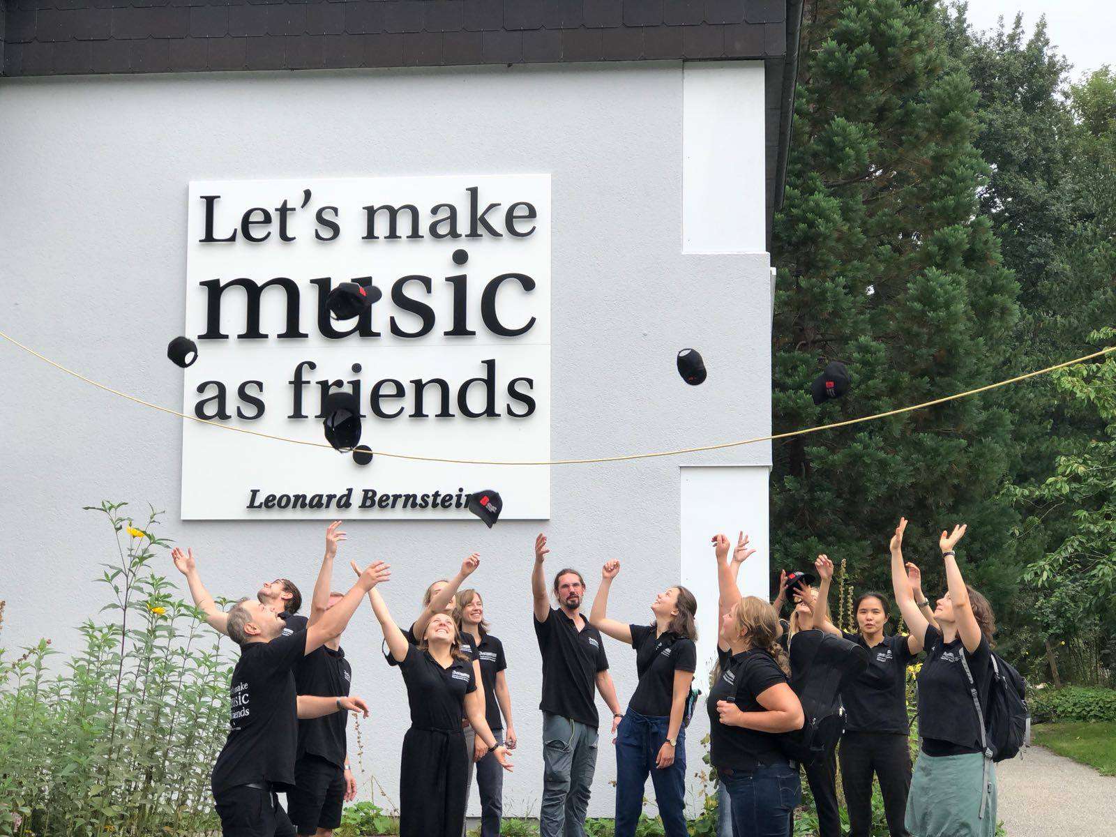 The Schleswig-Holstein Musik Festival Orchestra's students honour Bernstein, founder of the festival &copy; Schleswig-Holstein Musik Festival