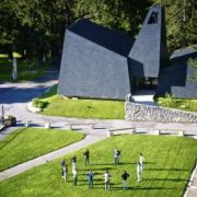 Une séance de qi gong pour jeunes musiciens lors d'une académie d'été, à Flaine &copy; Cyril Ghestem