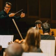 Jakub Hrůša in rehearsal with the Bamberg Symphony © Andreas Herzau