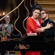 Eva Zaïcik (Rosina) et Kévin Amiel (le Comte Almaviva) © Mirco Magliocca