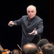 Daniel Barenboim dirigiert das West-Eastern Divan Orchestra &copy; Monika Rittershaus
