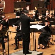 Ken Lam conducts the Hong Kong Sinfonietta © HK Sinfonietta Ltd