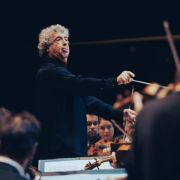 Semyon Bychkov dirige le Czech Philharmonic à la Philharmonie de Paris &copy; Ava du Parc