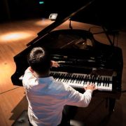 Person playing piano &copy; Ludwig Kwan | Pexels