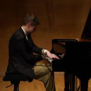 Pavel Kolesnikov au piano de la Salle Cortot &copy; Patrice Moracchini