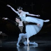 Kosuke Okumura (Albrecht) and Ayako Ono (Giselle) &copy; Takashi Shikama