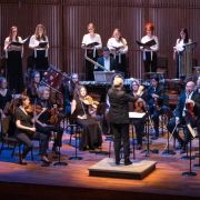 Sofi Jeannin dirigiert den Nederlands Kamerkoor und Amsterdam Sinfonietta &copy; Marieke Wijntjes