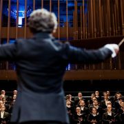 Klaus Mäkelä et le Chœur de l'Orchestre de Paris &copy; Mathias Benguigui