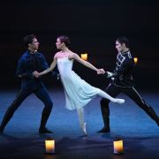 Francesco Gabriele Frola (John de Bryan), Fernanda Oliveira (Raymonda) and Erik Woolhouse (Abdur) © Laurent Liotardo
