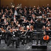 Elīna Garanča mit Robin Ticciati und den Münchner Philharmonikern &copy; Andrea Kremper