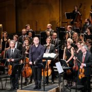 François-Xavier Roth et Les Siècles saluent les spectateurs de leurs 20 ans &copy; Cyprien Tollet