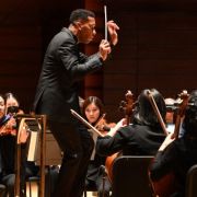 Roderick Cox conducts the Philadelphia Orchestra &copy; Pete Checchia