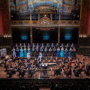 György Vashegyi performs with the Orfeo Orchestra and Purcell Choir &copy; Jázon Kóvats