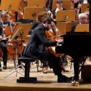 El pianista Francesco Piemontesi e Iván Fischer el frente de la Budapest Festival Orchestra &copy; Budapest Festival Orchestra
