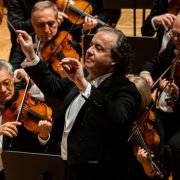 Juanjo Mena al frente de la OSG en el concierto en el Auditorio Miguel Delibes &copy; Orquesta Sinfónica de Galicia