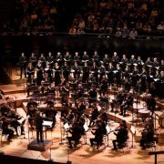 Laurence Equilbey dirige Insula Orchestra et accentus à la Philharmonie de Paris &copy; Julien Benhamou