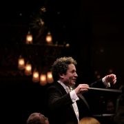 Gustavo Dudamel dirige l'Orchestre de l'Opéra national de Paris &copy; Paco Amate