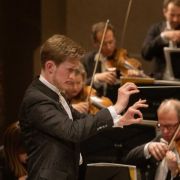 Thomas Guggeis conducts the Staatskapelle Berlin &copy; Jakob Tillmann