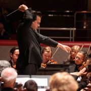 Robert Treviño conducts the CBSO © Hannah Fathers