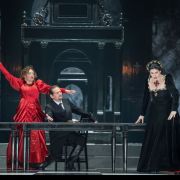 Nora Gubisch (Anne Boleyn), Lionel Lhote (Henry VIII), Claire Antoine (Lady Clarence) &copy; Baus